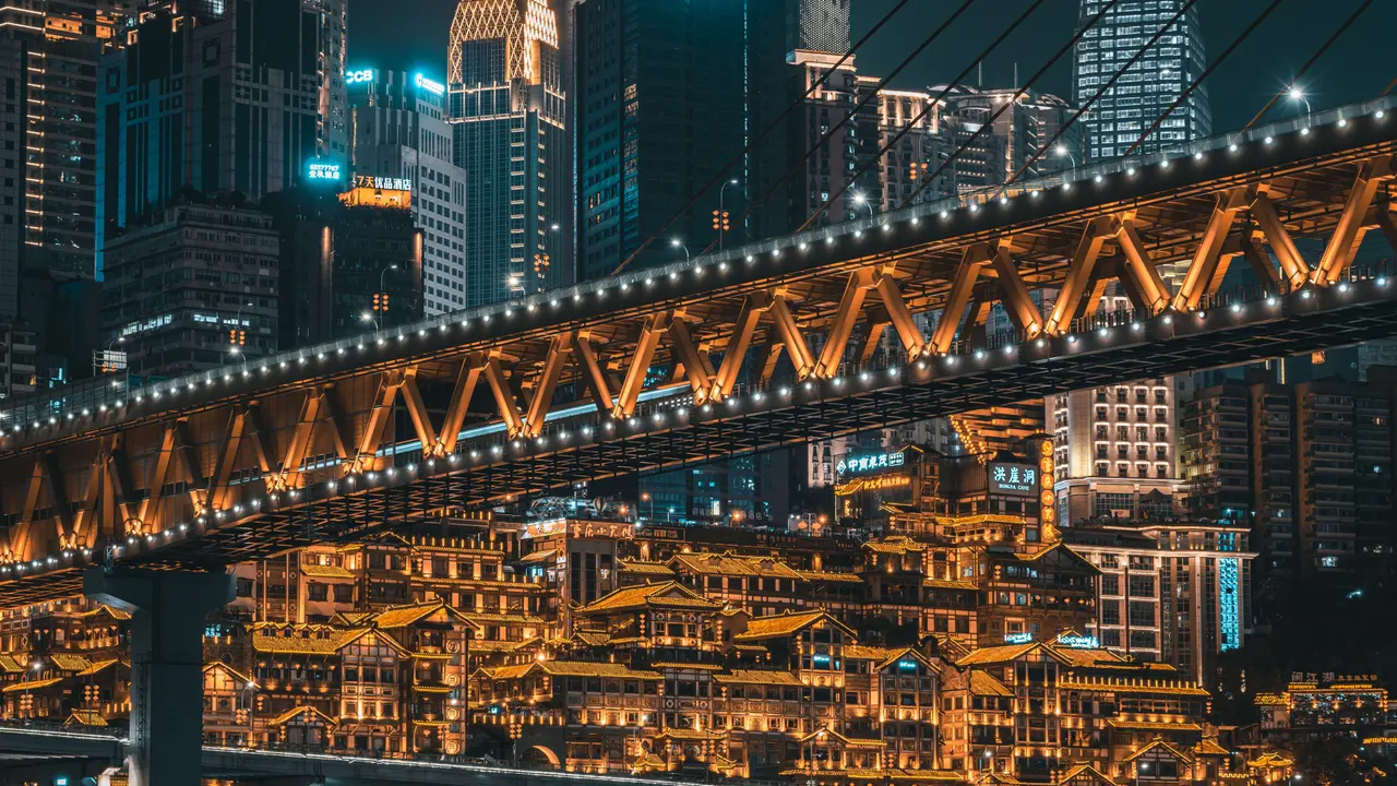 有些城市一到夜里，就像现实世界偷偷开了科幻滤镜 3